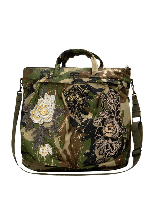 Handbemalte Militärtasche mit Einsätzen und Applikationen