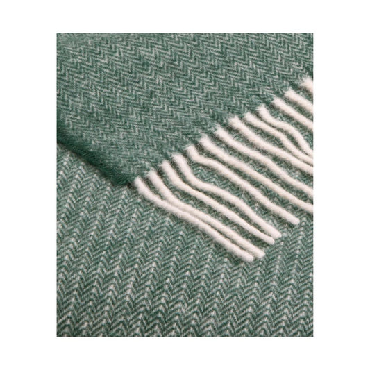 Nitra 100 Throw - Plaid aus recycelter Wolle und Kaschmir grün