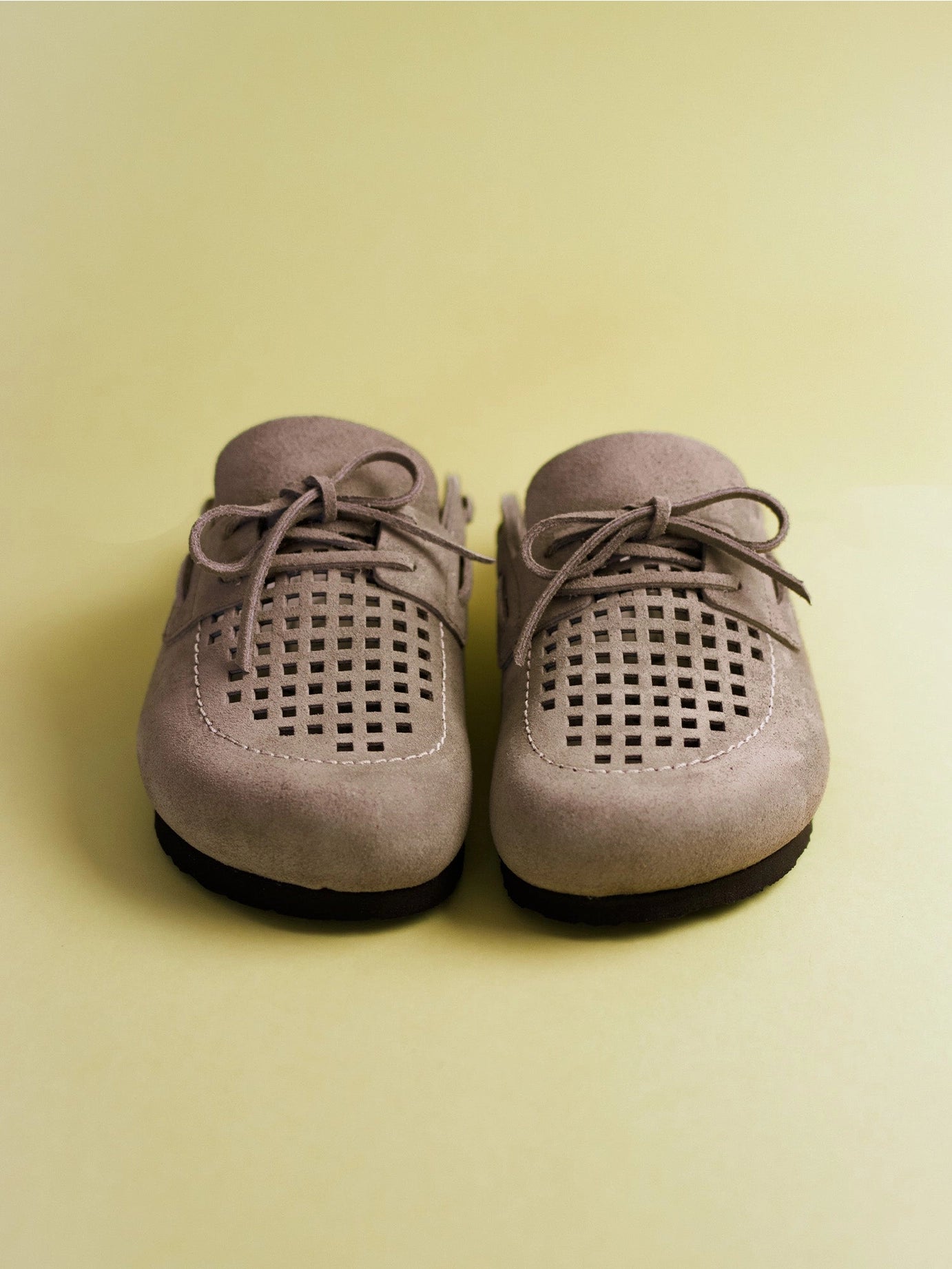Lederclog „Ziar“ Veloursleder in Taupe