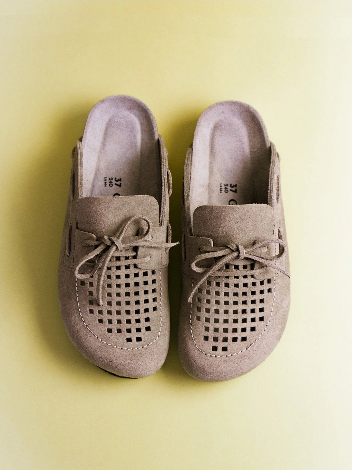 Lederclog „Ziar“ Veloursleder in Taupe
