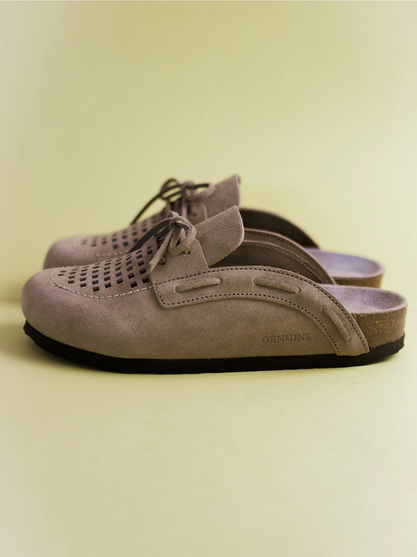 Lederclog „Ziar“ Veloursleder in Taupe