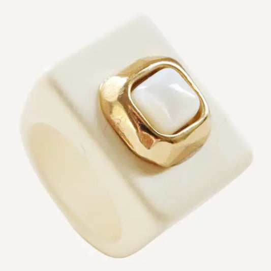 Damenring mit natürlichem Perlmuttstein Beige