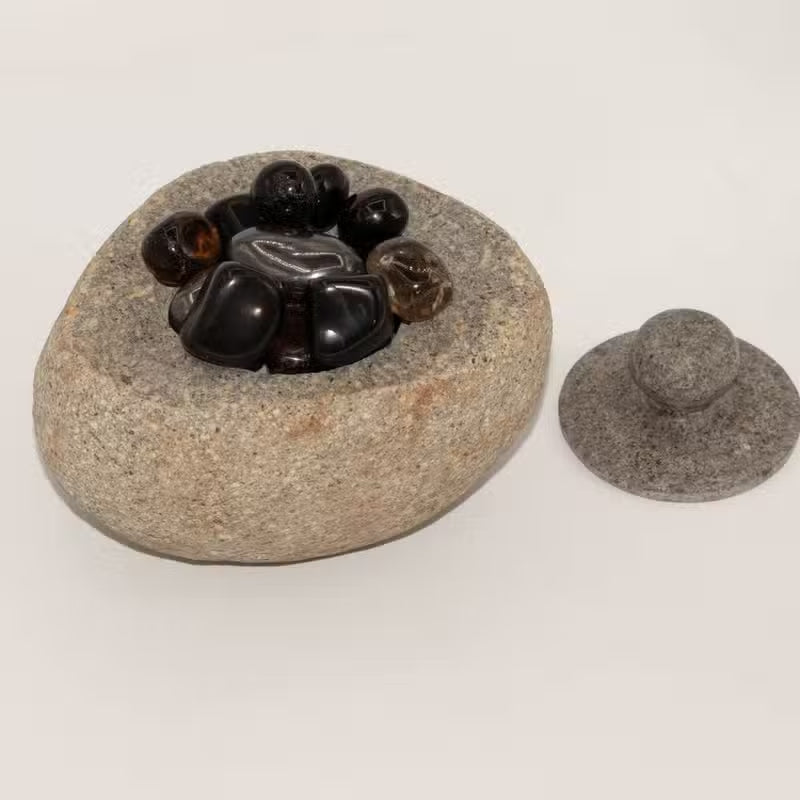 Grosser Erdungs-Topf aus natürlichem Flussstein ca. 15 x 12 cm