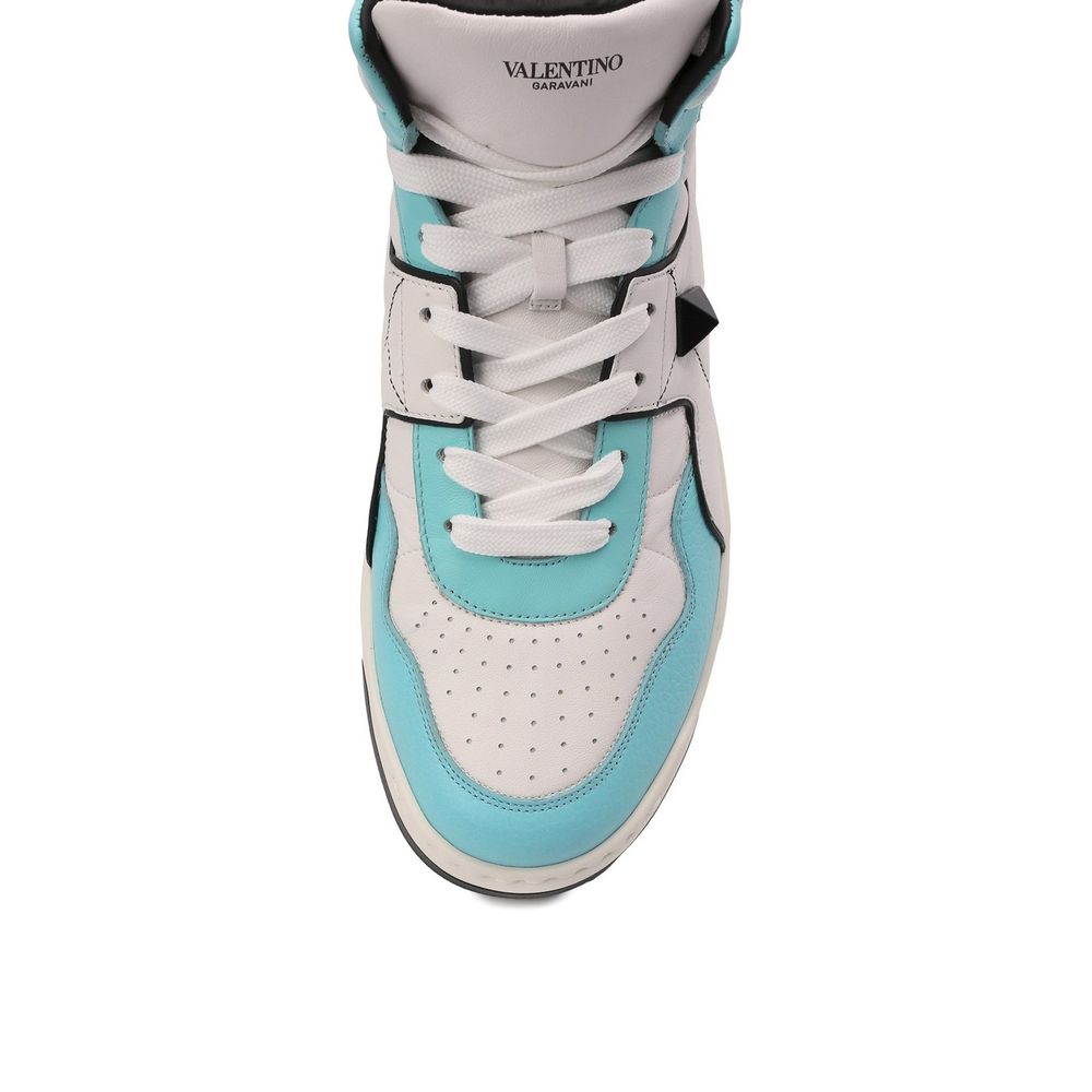 One-Stud Sneakers
