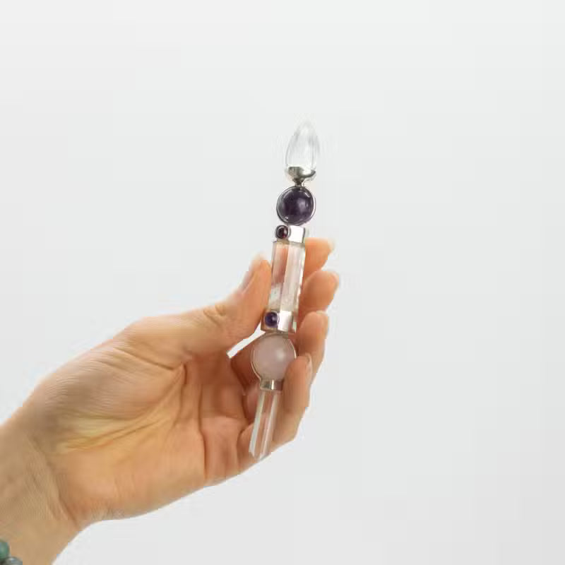 Zauberstab Axis of Grace aus Amethyst, Rosenquarz und Quarz, 12 cm