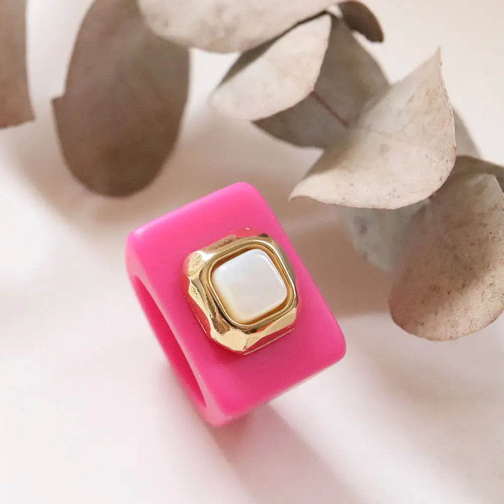 Fuchsiafarbener Ring mit Naturstein Perlmutt
