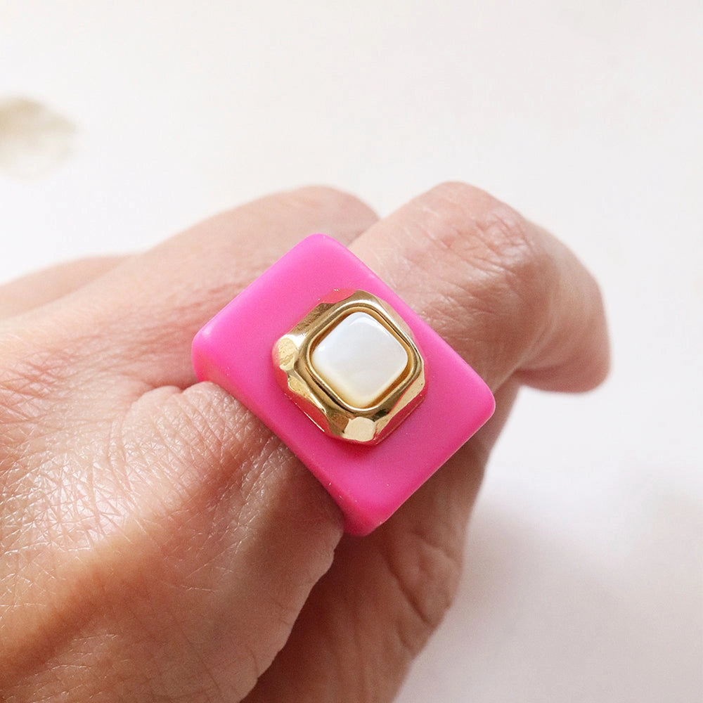 Fuchsiafarbener Ring mit Naturstein Perlmutt