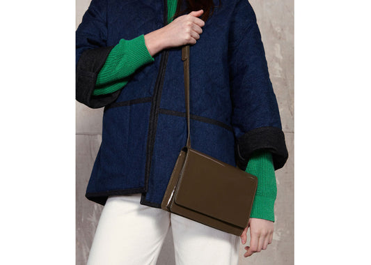 Evelyn Umhängetasche Army aus Lackleder